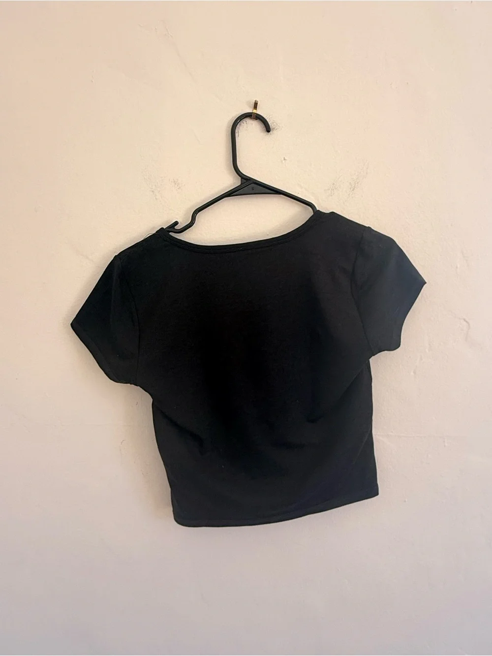 Vuori Black Scoop Neck Crop Top - Picture 4 of 4